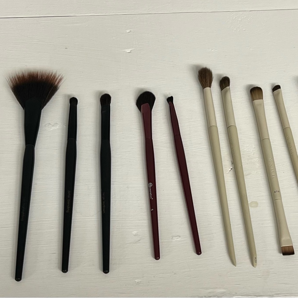 Assorted Professional Makeup Brush’s - it cosmetic, BH cosmetics, Sonia Kashuk..